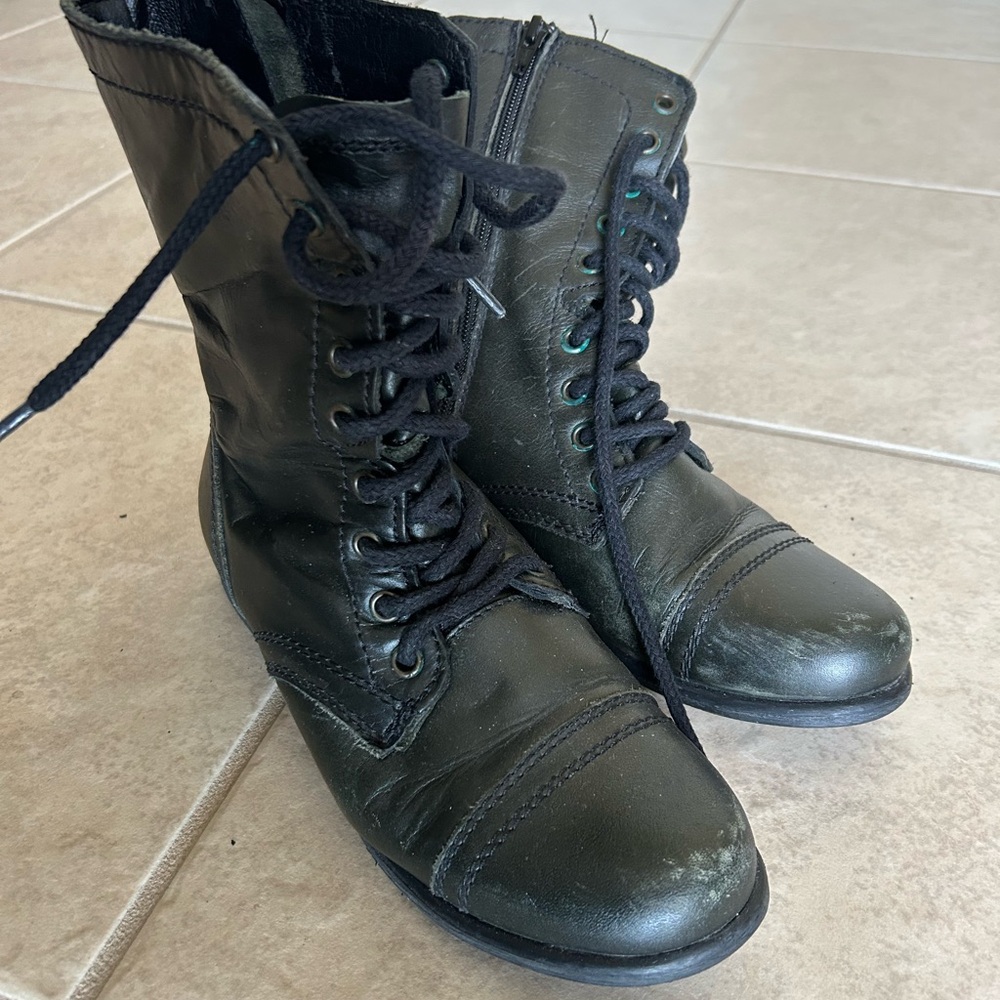 Black Combat Boots with Lace-Up and Textured Leather